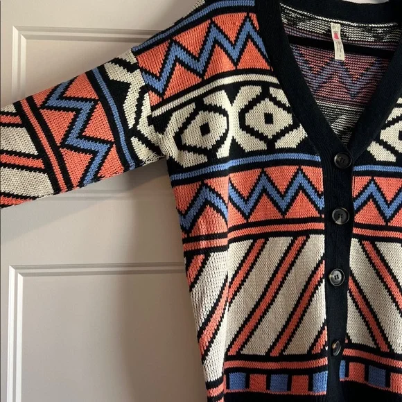 Geometric‎ Button Cardigan - Picture 5 of 8